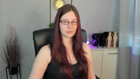 Snapshot of emma_lust94 chatting on 06.19.26 emma online show from 06.19.26