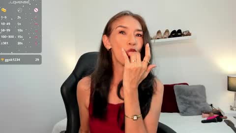 Snapshot of emma_mendoza chatting on 05.08.26 Emma online show from 05.08.26