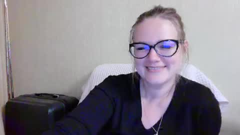 Snapshot of emma_misty_ chatting on 09.25.25 emma_misty_ online show from 09.25.25