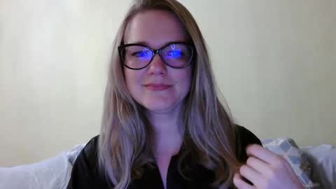 Snapshot of emma_misty_ chatting on 10.20.25 emma_misty_ online show from 10.20.25