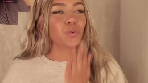 Snapshot of emma_morgann chatting on 02.24.25 Emma Morgann online show from 02.24.25