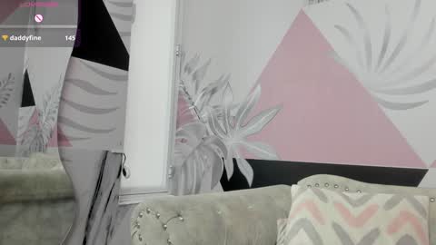 Snapshot of emma_petite4u chatting on 01.04.25 Emma online show from 01.04.25