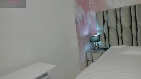 Snapshot of emma_petite4u chatting on 01.12.25 Emma online show from 01.12.25