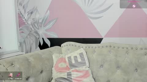 Snapshot of emma_petite4u chatting on 01.29.25 Emma online show from 01.29.25