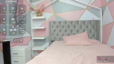 Snapshot of emma_petite4u chatting on 02.09.25 Emma online show from 02.09.25