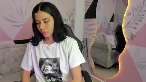 Snapshot of emma_petite4u chatting on 03.07.25 Emma online show from 03.07.25