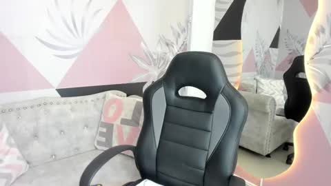 Snapshot of emma_petite4u chatting on 03.12.25 Emma online show from 03.12.25