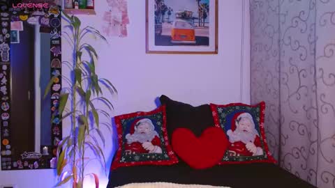 Sara Luna online show from 12.18.24