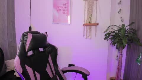 Snapshot of emma_rinaldi_ chatting on 06.17.26 Emma online show from 06.17.26