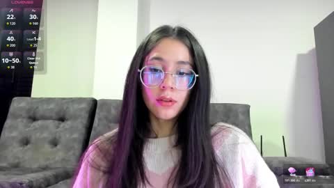 Snapshot of emma_sandovaal chatting on 11.06.25 Emma online show from 11.06.25