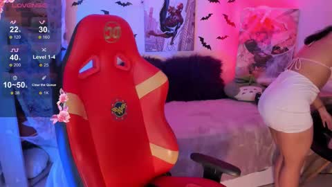 Snapshot of emma_soffia chatting on 10.28.25 EMMA online show from 10.28.25