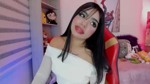 Snapshot of emma_soffia chatting on 12.18.25 EMMA online show from 12.18.25