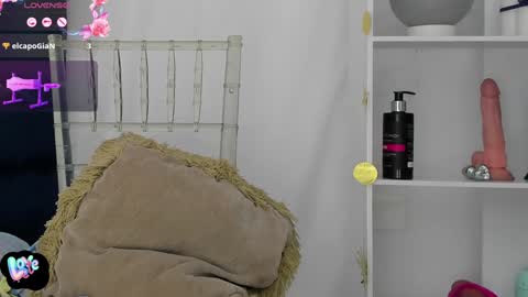 Snapshot of emma_ucros chatting on 01.12.25 Emma Ucros online show from 01.12.25