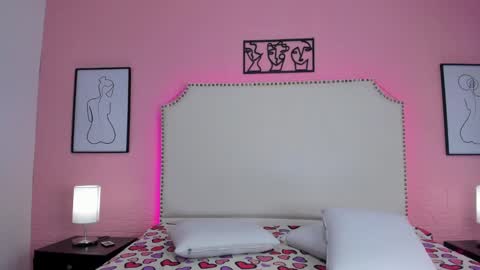 Snapshot of emma_whitee_ chatting on 10.13.25 emma_whitee_ online show from 10.13.25