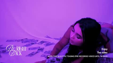 Snapshot of emma_whitee_ chatting on 12.14.25 emma_whitee_ online show from 12.14.25