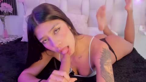 emmaa00_ online show from 04.13.26