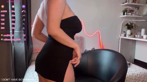 Snapshot of emmaandjake chatting on 11.16.25 emmaandjake online show from 11.16.25