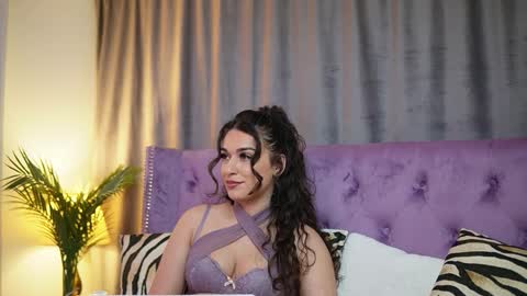 Snapshot of emmadallas chatting on 11.03.25 Emma online show from 11.03.25