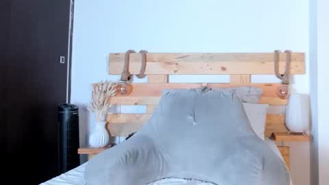 Snapshot of emmaellis chatting on 01.21.25 valentina online show from 01.21.25