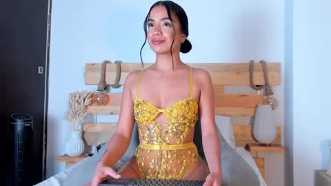 Snapshot of emmaellis chatting on 02.26.25 valentina online show from 02.26.25