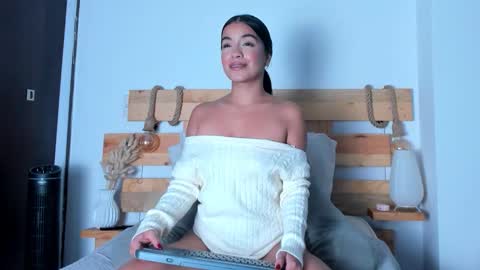 Snapshot of emmaellis chatting on 01.09.26 valentina online show from 01.09.26