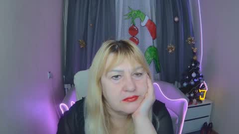 Snapshot of emmaellison924117 chatting on 12.17.25 emmaellison924117 online show from 12.17.25