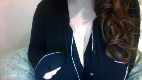 Snapshot of emmalakes23 chatting on 12.17.25 emmalakes23 online show from 12.17.25