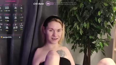 Snapshot of emmalarkins chatting on 12.14.25 Emma online show from 12.14.25