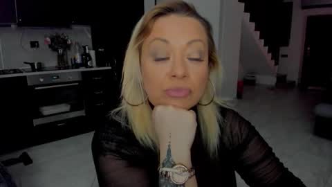 Snapshot of emmamaturre chatting on 11.22.25 Emma online show from 11.22.25