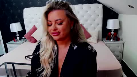 Emma Mavis online show from 12.09.24