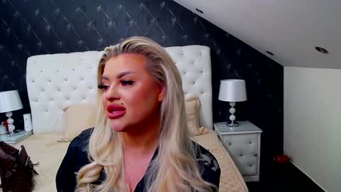 Emma Mavis online show from 02.05.25