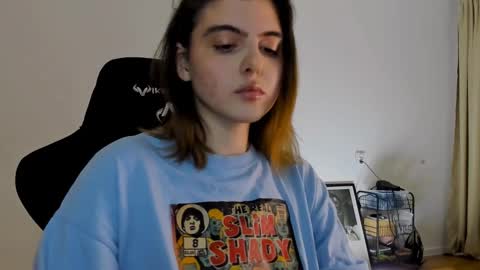 Snapshot of emmamon chatting on 12.08.24 Emma online show from 12.08.24