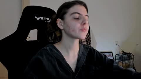 Snapshot of emmamon chatting on 12.22.24 Emma online show from 12.22.24