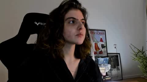 Snapshot of emmamon chatting on 12.25.24 Emma online show from 12.25.24