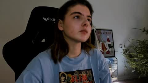 Snapshot of emmamon chatting on 01.08.25 Emma online show from 01.08.25