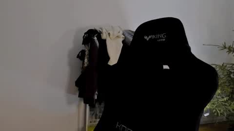 Snapshot of emmamon chatting on 01.10.25 Emma online show from 01.10.25