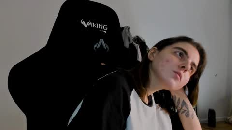 Snapshot of emmamon chatting on 01.29.25 Emma online show from 01.29.25