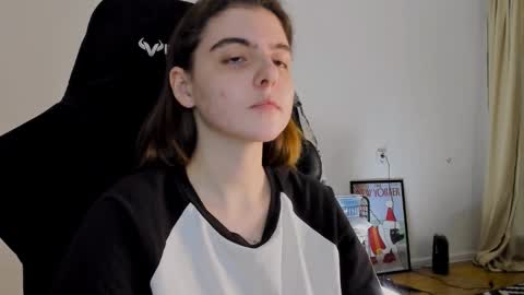 Snapshot of emmamon chatting on 01.31.25 Emma online show from 01.31.25