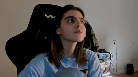 Snapshot of emmamon chatting on 02.11.25 Emma online show from 02.11.25