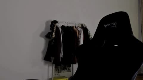 Snapshot of emmamon chatting on 02.12.25 Emma online show from 02.12.25