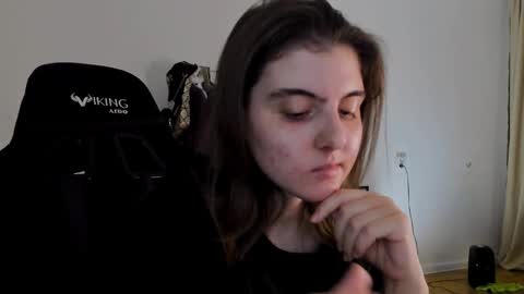 Snapshot of emmamon chatting on 03.07.25 Emma online show from 03.07.25