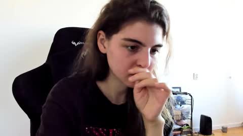 Snapshot of emmamon chatting on 09.11.25 Emma online show from 09.11.25