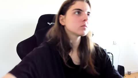 Snapshot of emmamon chatting on 09.12.25 Emma online show from 09.12.25