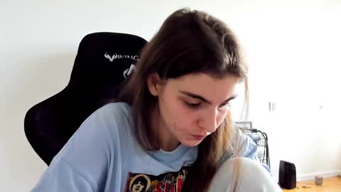 Snapshot of emmamon chatting on 09.23.25 Emma online show from 09.23.25