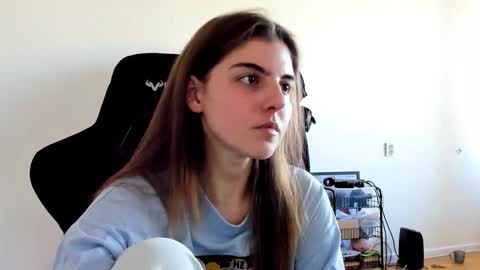 Snapshot of emmamon chatting on 10.01.25 Emma online show from 10.01.25