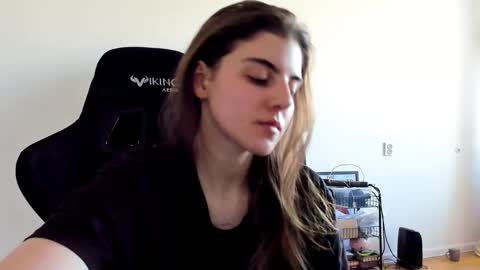 Snapshot of emmamon chatting on 10.07.25 Emma online show from 10.07.25