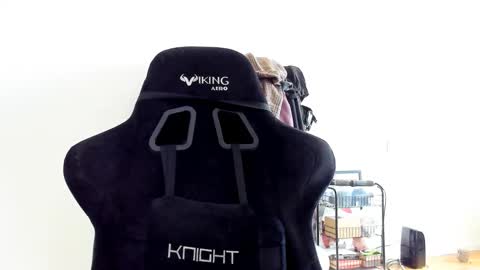 Snapshot of emmamon chatting on 10.11.25 Emma online show from 10.11.25