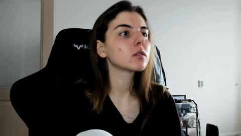 Snapshot of emmamon chatting on 11.06.25 Emma online show from 11.06.25