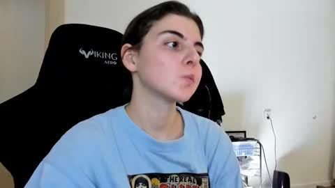 Snapshot of emmamon chatting on 11.11.25 Emma online show from 11.11.25