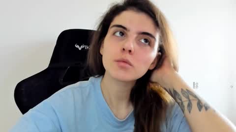 Snapshot of emmamon chatting on 12.14.25 Emma online show from 12.14.25